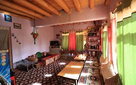 Lhachik Guest House